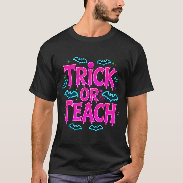 Funny Trick Or Teach Women Teacher Halloween Retro T-Shirt (Vorderseite)