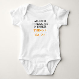 Funny Triplets Outfit mit Namen, Custom Unisex Baby Strampler