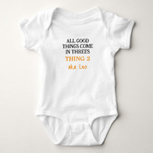 Funny Triplets Outfit mit Namen, Custom Unisex Baby Strampler