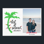 Funny Tropical Beach Weihnachts-Foto Feiertagskarte<br><div class="desc">Mit diesen lustigen tropischen Weihnachtskarten senden Sie uns herzliche Wünsche in dieser Urlaubssaison. Diese Karten lauten "Lass es schneien... woanders" mit einer hellen Palme und einer Zeichenketten-Lichtgrafik. Fügen Sie Ihr eigenes Foto und Ihren Namen hinzu.</div>