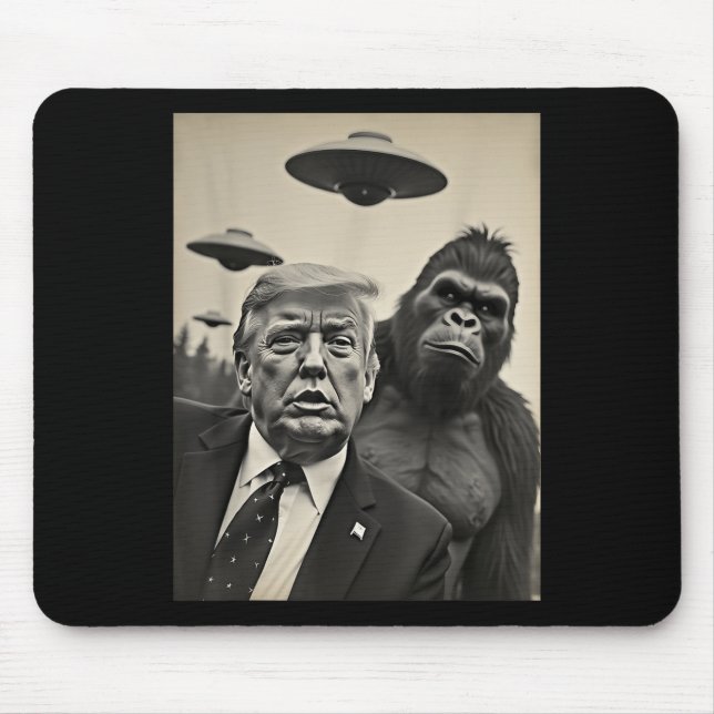 Funny Trump Bigfoot Selfie mit Ufos komischer Alie Mousepad (Vorne)