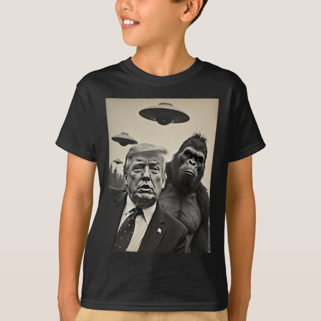 Funny Trump Bigfoot Selfie mit Ufos komischer Alie T-Shirt (Vorderseite)