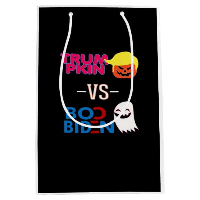 Funny Trumpkin Vs Boo Biden Halloween Design Class Mittlere Geschenktüte (Vorderseite)