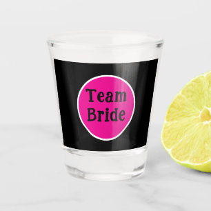 Funny typography TEAM BRIDE personalisiert einziga Schnapsglas