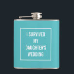 Funny überlebte Tochter's Wedding Aqua und White Flachmann<br><div class="desc">Diese lustige Flasche wird definitiv von der Mutter der Braut geschätzt,  sobald die Hochzeit vorbei ist! Eine schicke,  türkisfarbene Farbe weist einen weißen quadratischen Rahmen mit dem Text in der Mitte auf. Sie können die Farbe und sogar die Wörter ändern,  indem Sie auf "Anpassen" klicken.</div>