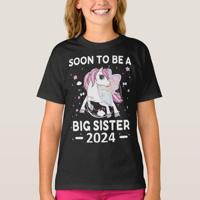 Funny Unicorn bald zu einer großen Schwester T-Shirt (Vorderseite)