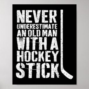 Funny unterschätzt nie einen alten Mann mit Hockey Poster