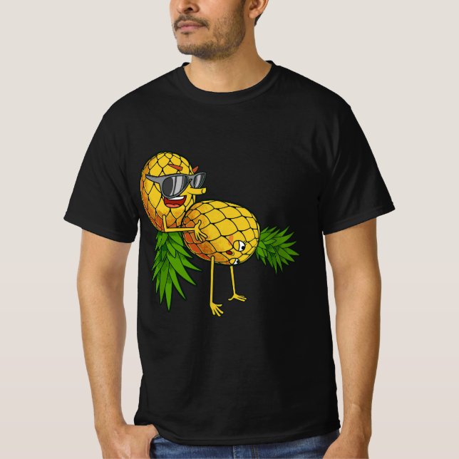 Funny Upside Down Pineapple Swinger Gift For Women T-Shirt (Vorderseite)