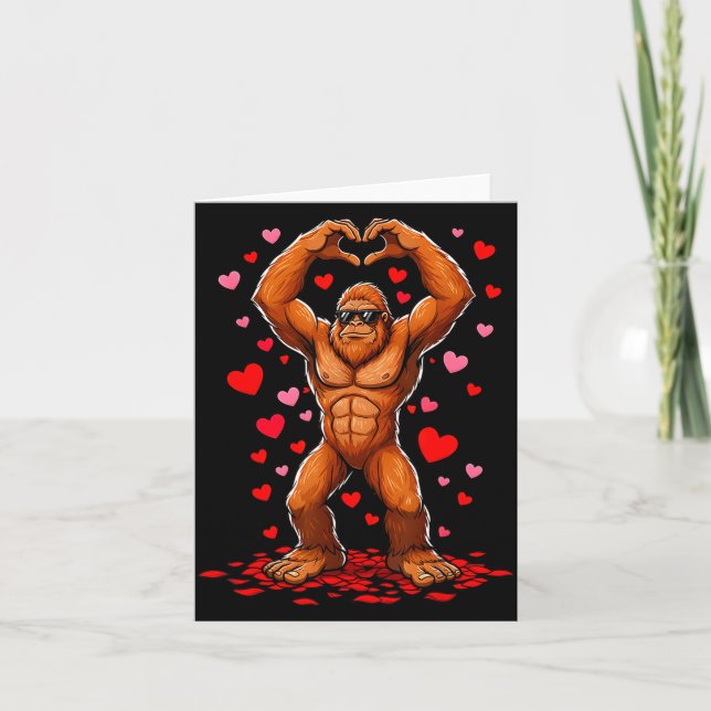 Funny Valentines Day Bigfoot Heart Sungles Sasquat Karte (Vorderseite)