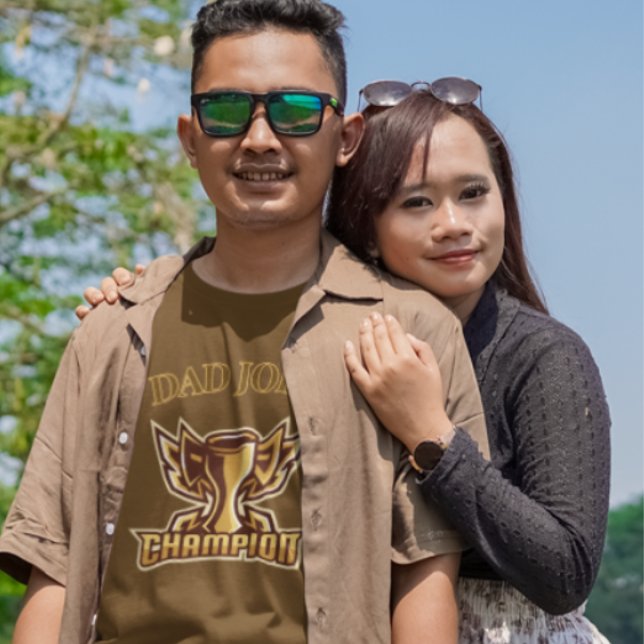 Funny Vater Joke Champion Trophy T-Shirt (Von Creator hochgeladen)