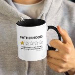 Funny Vaterhood würde nicht empfehlen Tasse<br><div class="desc">Funny Papa Tasse mit dem Wort "Vaterschaft",  mit 1 von 5 Sternen,  ein schlechtes Review Sprichwort "Schlaf beraubt,  kein Geld,  würde es nicht empfehlen",  und ihren Namen.</div>