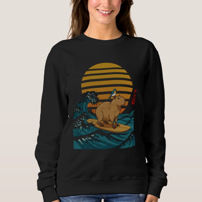 Funny Vintage Capybara Surfing Japanese Waves Sweatshirt (Vorderseite)