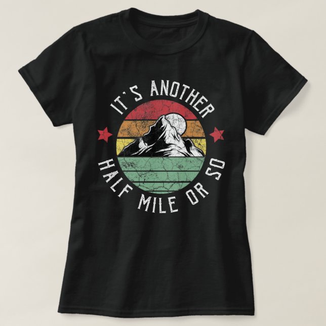 Funny Wandern Camping Eine halbe Meile oder so Shi T-Shirt (Design vorne)