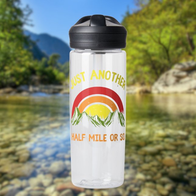 Funny Wandern nur eine halbe Meile oder so Trinkflasche (Von Creator hochgeladen)