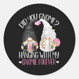 Funny Wedding Groom Bride Gnome Pun Hänge mit m Runder Aufkleber