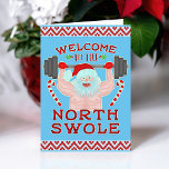 Funny Weihnachtsmann Claus Swole Weightlifter Feiertagskarte<br><div class="desc">Der Weihnachtsmann wird nicht mehr mit den Keksen herumbasteln. Dieses Jahr hebt er Gewichte statt einer Gläser Milch. Dieses lustige Urlaubsdesign zeigt einen buffen, hemmungslosen Weihnachtsmann, der in seinen Handschuhen ein Barbell anhebt. Er ist umgeben von Mistelkuchen und Bonbons, und in dem Text steht: "Willkommen auf dem Nordpol." Niemand wird...</div>