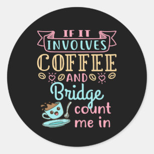 Funny, wenn es Kaffee und Bridge beinhaltet Runder Aufkleber