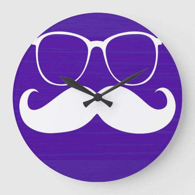Funny White Mustache Brille auf Lila Hintergrund Große Wanduhr (Vorderseite)