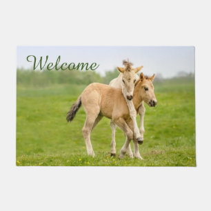 Funny Wild Konik Horses Foals Playing - Willkommen Fußmatte