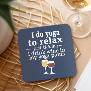 Funny Wine Quote - Ich trinke Wein in Yoga Hose Rechteckiger Pappuntersetzer