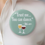 Funny Wine Quote - Vertrauen Sie mir, dass Sie tan<br><div class="desc">Ein kleiner Spaß,  den Sie an Ihre Weinfreunde weitergeben können. Lassen Sie sie mit diesem humorvollen Gag oder einem weißen Elefanten lachen. Ich versuchte zu rennen,  aber ich behielt,  meinen Wein zu vergießen.</div>
