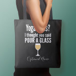 Funny Wine Quote - Yoga Class? Glass<br><div class="desc">Yoga Class - Ich dachte,  du würdest ein Glas gießen gesagt - Ein kleiner Spaß,  den du an deine weinliebenden Freundinnen weitergeben kannst. Lassen Sie sie mit diesem humorvollen Gag oder einem weißen Elefanten lachen. Ich versuchte zu rennen,  aber ich behielt,  meinen Wein zu vergießen.</div>