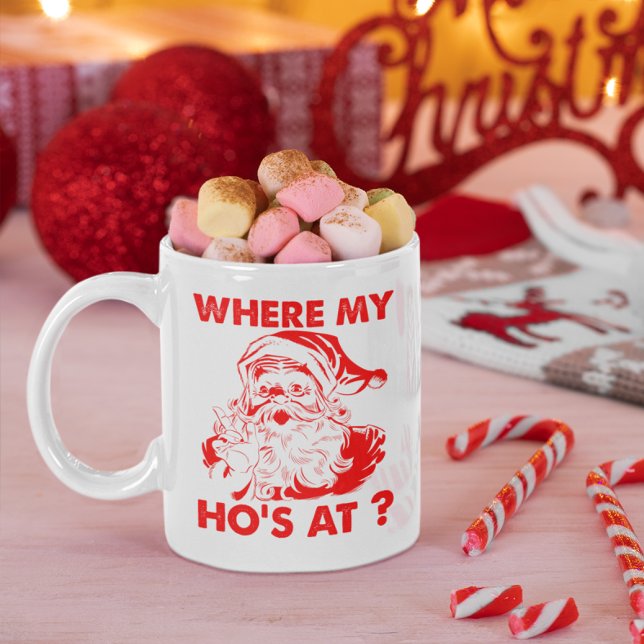 Funny, wo mein Ho zu Weihnachten ist Kaffeetasse (Christmas mug with Santa design filled with marshmallows, surrounded by candy canes and festive deco)