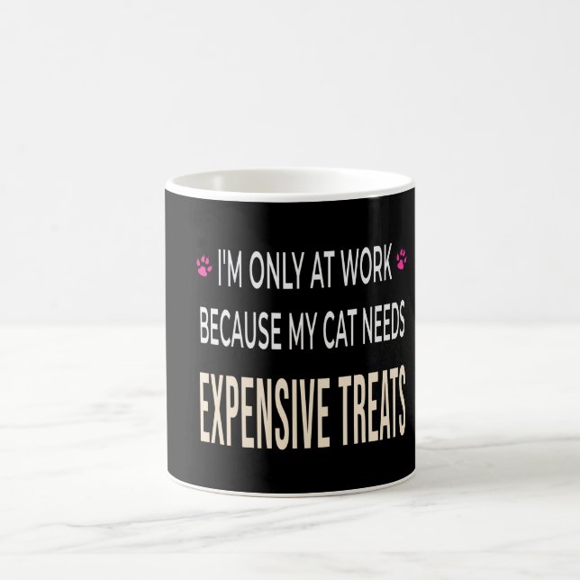 Funny Work Because My Cat Needs Expensive Treats Kaffeetasse (Mittel)