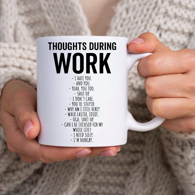 Funny Work Colleague ÜBERLEGT WÄHREND DER ARBEIT Zweifarbige Tasse (Von Creator hochgeladen)