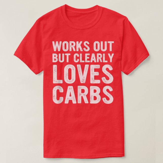 Funny Works Out But Clearly Loves Carbs Apparel  T-Shirt (Design vorne)