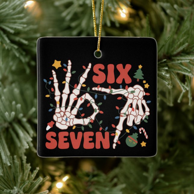 Funny Xmas 67 Skeleton Hand Six Seven Christmas  Keramikornament (Baum)