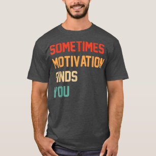 Funny Zitat Manchmal Motivation findet Sie T-Shirt