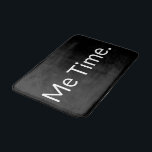 Funny Zitat Schwarz-weiß Badematte<br><div class="desc">Funny Quote Me Time Schwarz-weiß Bath Mat Treten Sie auf diese moderne Design-Speicher-Schaumstoff,  um den Duschvorhang oder allein für eine Touch von Spaß zu Ihrem Bad verwenden.  Anpassbarer schwarzer Hintergrund mit fett weißer Typografie "Me Time" zentriert auf matt.  IN VERSCHIEDENEN GRÖSSEN UND KUNSTFARBEN VERFÜGBAR.</div>