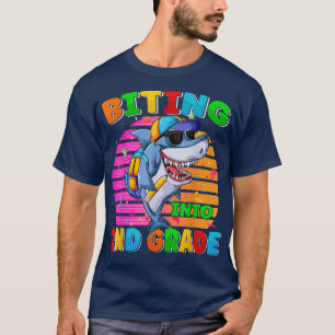 Funy, der in die zweite Klasse zurückgeht, bis hin T-Shirt