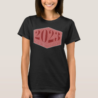 Für 2023 sieht der künftige positive Ausblick für  T-Shirt