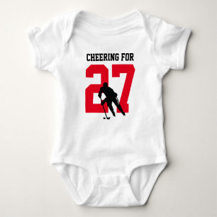 Für benutzerdefinierte Hockey-Spielernummer Rot an Baby Strampler