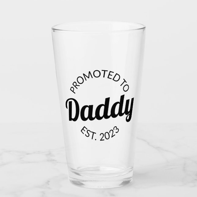 Für Daddy Est befördert. 2023 I Glas (Vorderseite)