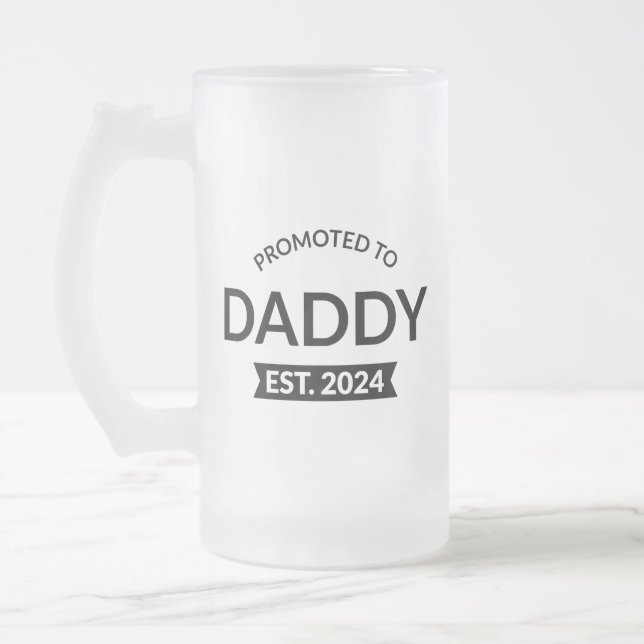 Für Daddy Est befördert. 2024 Mattglas Bierglas (Links)