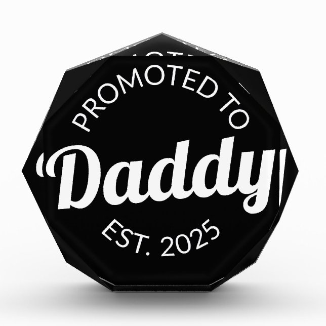Für Daddy Est befördert. 2025 Fotoblock (Vorderseite)