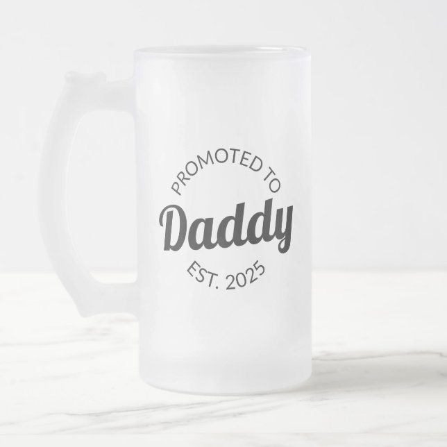 Für Daddy Est befördert. 2025 Mattglas Bierglas (Links)