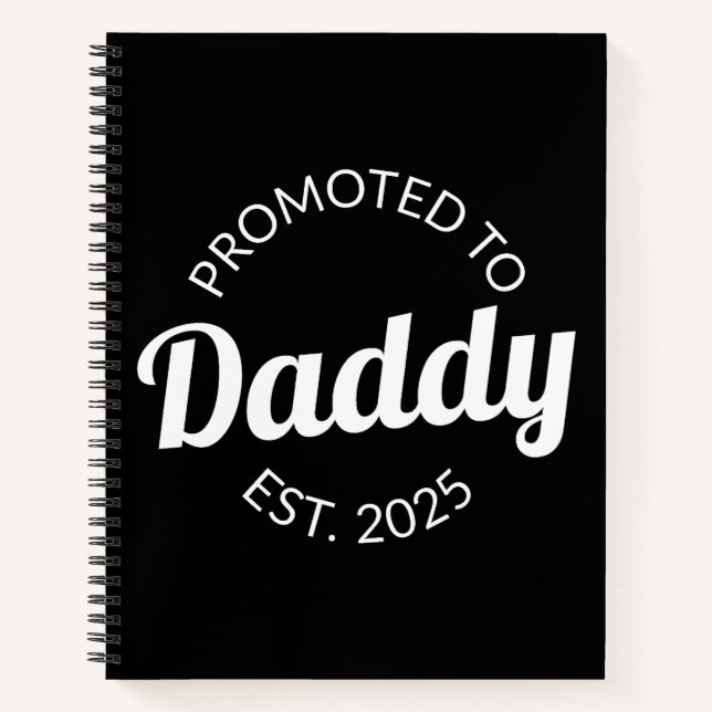 Für Daddy Est befördert. 2025 Notizbuch (Vorderseite)