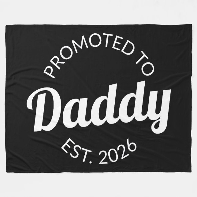 Für Daddy Est befördert. 2026 Fleecedecke (Vorderseite (Horizontal))