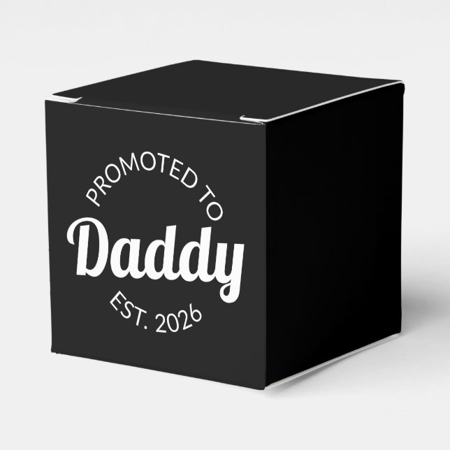 Für Daddy Est befördert. 2026 Geschenkschachtel (Vorderseite)