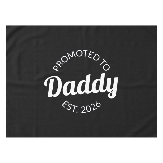 Für Daddy Est befördert. 2026 Tischdecke (Vorderseite (Horizontal))