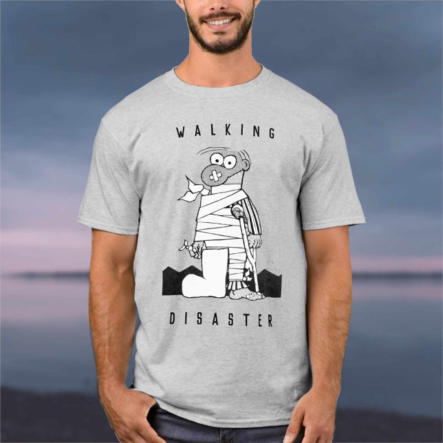 Für den Mann, der ein wandernder Desaster ist T-Shirt (Von Creator hochgeladen)