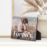 Für immer | Hochzeit oder Verlobung Horizontales F Fotoplatte<br><div class="desc">Erschaffen Sie einen süßen Sake Ihrer Hochzeit,  Flitterwochen oder besonderen Augenblick mit dieser schönen,  individuell gestalteten Tafel,  die perfekt für Paare geeignet ist. Personalisieren Sie sich mit einem beliebten horizontalen oder landschaftsorientierten Foto,  mit "Forever" überlagert in eleganter Weißschrift,  und Ihre Initialen darunter.</div>