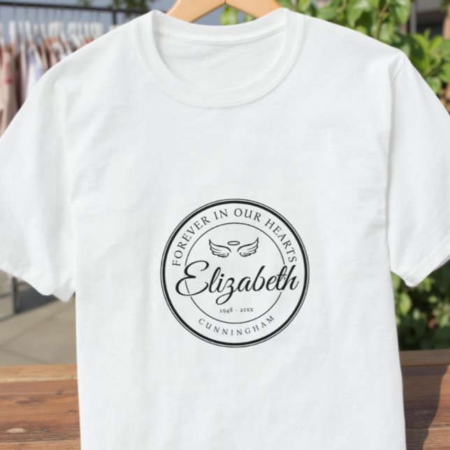 Für immer in unserem Hearts Funeral Memorial Angel T-Shirt (Von Creator hochgeladen)