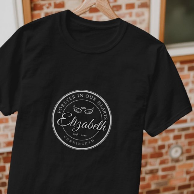 Für immer in unserem Hearts Funeral Memorial Angel T-Shirt (Von Creator hochgeladen)