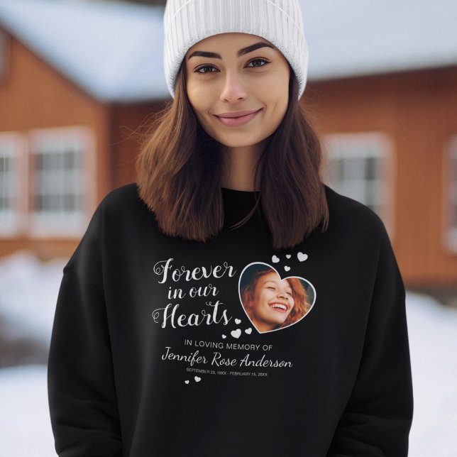 Für immer in unserem Hearts-Gedächtnis Sweatshirt (Von Creator hochgeladen)