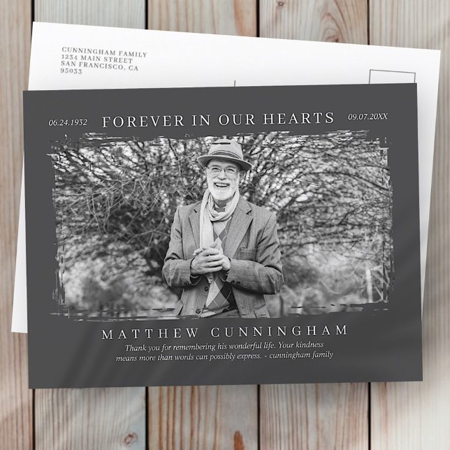 Für immer in unserem Hearts Memorial Modern Simple Postkarte (Von Creator hochgeladen)